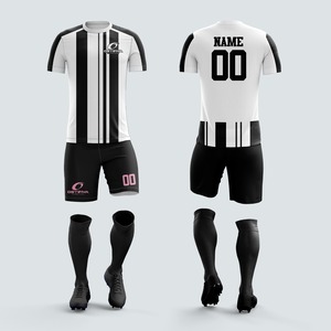 Tenues de football sur mesure fabriquées en usine, design OEM, logo personnalisé imprimé, respirantes, séchage rapide, ensemble maillot et short de football pour adultes, 100% polyester - Product Image 4