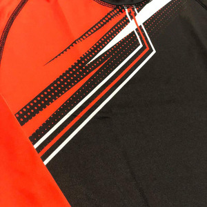 Camisa de compresión estampada de manga corta para hombre con logotipo personalizado OEM 220g tela de sublimación de poliéster de tamaño personalizado - Product Image 3