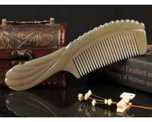 Peine de cuerno hecho a mano en Vietnam Dientes lisos y acabado fino Peine de cuerno Premium con efecto antiestático para el cuidado del cabello - Product Image 6