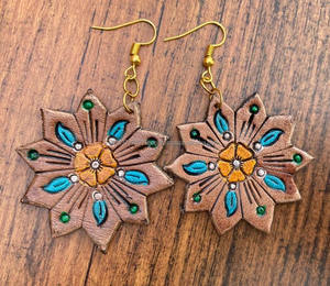 ต่างหูหนังแกะสลักมือสไตล์ตะวันตกสินค้ามาใหม่ต่างหูรูปหยดน้ำตาสุดน่ารักสำหรับผู้หญิงเครื่องประดับแฟชั่นหนัง - Product Image 2