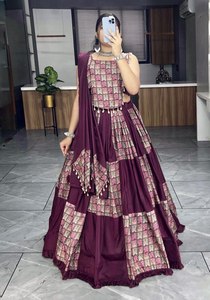 Lahenga Choli de travail imprimé en coton pur rayonne par FabZone vêtements indiens et pakistanais - Product Image 4