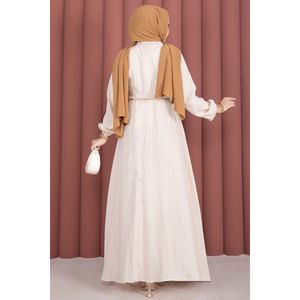 Vestido Hijab Beige a Rayas con Lazos Laterales, Estilo Modesto, Corte en A, Chifón, Talla Grande, Cintura Natural - Product Image 4