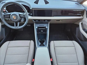 SUV sport de taille moyenne haut de gamme 2024, calandre avant dynamique, éclairage LED, transmission automatique, sans accident et prêt à être expédié - Product Image 2