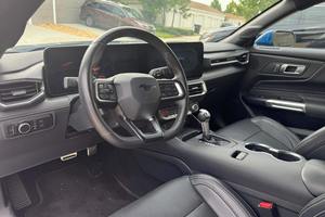 LUXURY RIDE 2024 Mustang GT Coupé Coyote V8 de 5.0 Litros, Supercargador Whipple, Azul Metálico Atlas - Product Image 2