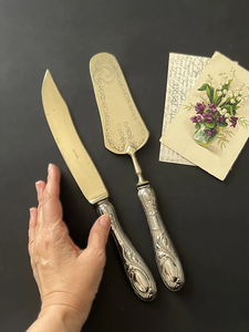 Cuchillo para servir pasteles de acero inoxidable de larga duración hecho de material Premium que soporta años de corte frecuente de pasteles - Product Image 3