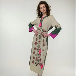 ชุดเดรสปักลายโบฮีเมียนชุดเดรสยาวคอตตอนปักด้วยมือคอวีลึกตกแต่งด้วยดีไซน์สไตล์โบฮีเมียนสไตล์ทัสเซิล - Product Image 1