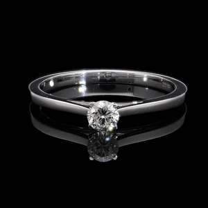 Bague de fiançailles solitaire en or 14 carats avec diamant brillant rond naturel de 0,25 ct dans un cadre minimaliste à quatre broches effilées - Product Image 2