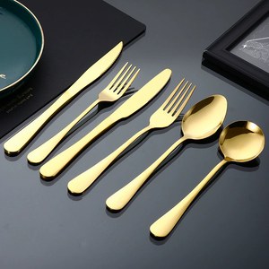Juego de cubiertos de alta calidad en color dorado, ideal para restaurantes, hogares y regalos, con un acabado dorado radiante. - Product Image 4
