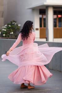 Vestido Anarkali largo completamente cosido de diseñador de lujo con bordado de trabajo de encaje con Mangas de gasa Dupatta para fiestas de Bodas de otoño - Product Image 2