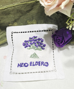 Fabricant de sachets de lavande brodés à la main, oreiller, sac à sachets, coton blanc, broderie Quang Thanh de haute qualité - Product Image 1