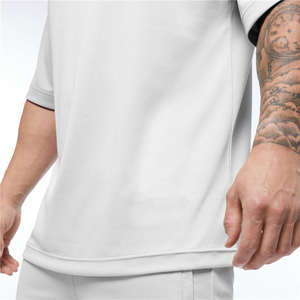 Camiseta en blanco de poliéster para hombre al por mayor, Camiseta deportiva de secado rápido transpirable para hombre, Camiseta lisa de manga corta con cuello redondo para hombre - Product Image 3