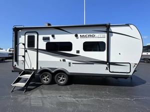 Camping-car d'occasion 2023 F-o-r-e--s-t R-i-v-e-r Flagstaff Micro Lite 21FBRS - Product Image 5