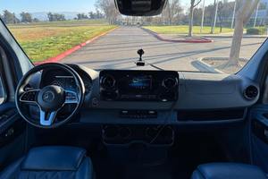 Mercedes-Benz Sprinter 1500 2021 Usada Premium, Conversión de Furgoneta de Lujo - Product Image 4