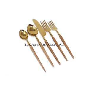 Ensemble de couverts en métal de haute qualité avec design ergonomique fabriqué en acier inoxydable durable idéal pour tout cadre de table - Product Image 3