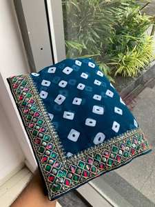 มองหาบางอย่างสำหรับสารีที่สวยงามสีเดียวกันนี้สำหรับงานแต่งงานบนผ้าจอร์เจียแบบพรีเมี่ยมที่มีการพิมพ์ bandhej - Product Image 6