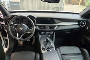 2018 A-s-l-f-a R-o-m-t-e-o S-t-y-e-l-v-i-o T-i Sport Q-4 RHD LHD d'occasion - Product Image 4