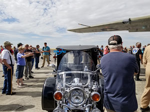 Chariot de cercueil noir remorquable/chariot funéraire de corbillard noir moderne entraîneur de cercueil remorqué - Product Image 2