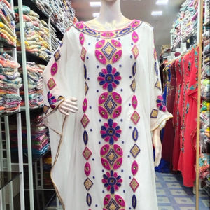 Kaftan marocain de belle couleur, caftan musulman traditionnel, perles de pierre, travail à la main, kaftan marocain nouveau design 2022 - Product Image 1
