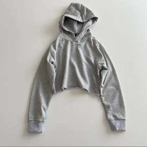 เสื้อครอปมีฮู้ดแบบสวมหัวสำหรับผู้หญิงเสื้อครอปปิดพื้นทำจากผ้าฝ้ายโลโก้ตามสั่ง - Product Image 4