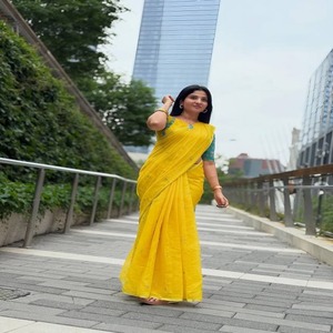 Saree indien moderne pour les fêtes et les soirées disponibles à la vente - Product Image 2