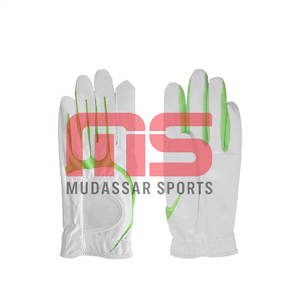 Guantes de golf de alto agarre hechos a mano con cuero de piel de oveja e interior suave para un columpio constante - Product Image 2