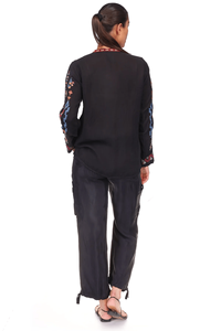 Blusa de rayón Relaxed Fit 100% con bolsillo frontal bordado y decoración de borlas Material viscosa transpirable - Product Image 3