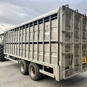 Remolque para Ganado de 30 pies y 3 Pisos, Usado, en Buen Estado, Estándar Austriaco, Disponible para Venta al por Mayor - Product Image 1