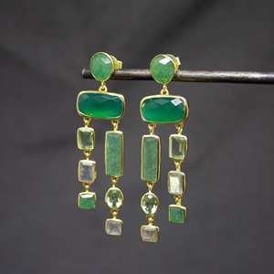 Los últimos y elegantes pendientes de gota de piedra múltiple chapados en oro con piedra de araña verde elaborados a partir de pendientes de gota de Plata de Ley 925 - Product Image 2