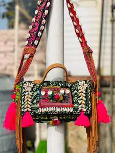 Banjara en tissu vintage brodé à la main Sac à bandoulière avec miroir - Product Image 6