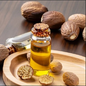 High-Quality Nutmeg <b>Essential</b> <b>Oil</b> for Cosmetics and Perfume Making 100% pure Nutmeg <b>Essential</b> <b>Oil</b> - Product Image 2