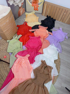 Vestido largo de fiesta de moda con brillo lujoso y capa de cuello única, perfecto para bodas y celebraciones formales - Product Image 2