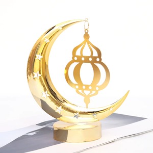 Des ornements en métal texturé lunaire bien faits créent une impression visuelle qui rehausse l'ambiance spirituelle des rassemblements d'iftar. - Product Image 3