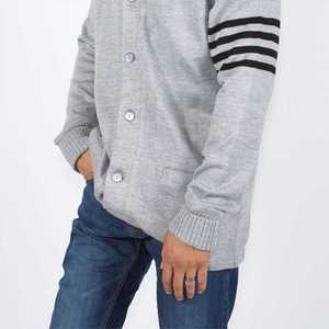 Pull à la mode léger pour hommes Colorblock Streetwear à la mode avec décoration de bouton facile à coiffer avec n'importe quelle tenue - Product Image 4