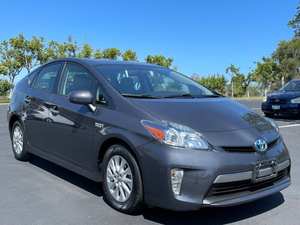 Toyota Prius V Four 4 portes berline turbo cuir RWD ACC d'occasion en excellent état à vendre - Product Image 6