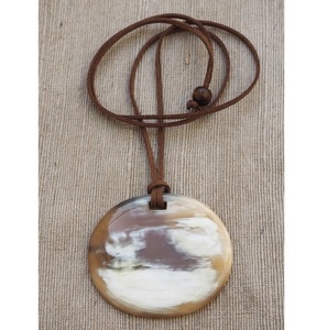 Collar con Colgante de Cuerno de Búfalo, Joyería Tribal Natural y Sostenible para Mujer, Alta Calidad - Product Image 3