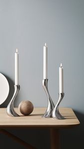 Bougeoir en métal classique avec finition antique parfait pour les maisons de style vintage et la décoration intérieure rustique - Product Image 3