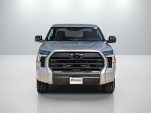 Toyota Tundra SR5 2024 en perfecto estado, ligeramente usado. - Product Image 2