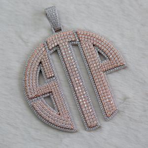 Finition en or jaune 14K 4CT Moissanite ronde taille princesse avec pendentif à breloque logo style HipHop avec placage à l'or - Product Image 1