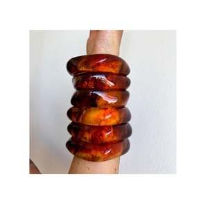 Brazaletes de Resina Impermeables de Diseño para Damas, Colores Personalizados, Acabado Liso, Ligeros, Accesorio para Bodas y Festivales - Product Image 1