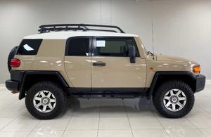 Toyota FJ Cruiser 4.0 V6 SUV 2022 Usado - Product Image 3
