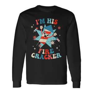 Camiseta de Manga Larga para Parejas con Diseño 'I'm His Firecracker' para la Fiesta del 4 de Julio, Camisetas Promocionales con Diseño Gráfico y Cuentas - Product Image 1