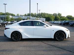 Lexus IS 350 F Sport Design AWD essence 2024 neuf/d'occasion, sièges en cuir, caméra arrière, ACC - Product Image 3