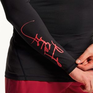 Haut de bain Rash Guard pour homme, design de manches imprimées contrastées, chemise de surf légère et protectrice contre les UV - Product Image 2