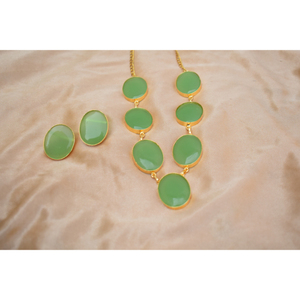 Collier de perles de pierre de finition en laiton plaqué or pour femmes et filles, nouvelle mode indienne élégante et traditionnelle - Product Image 5