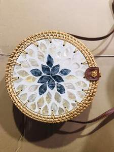 Bolso Redondo de Ratán con Diseño de Madreperla / Bolsos de Ratán / Bolso de Mimbre Artesanal de Vietnam - Product Image 6