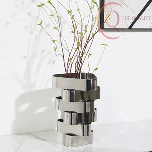 Jarrón Decorativo de Metal de Lujo para Mesas Centrales, Mesas Auxiliares y Proyectos de Decoración de Interiores - Product Image 2