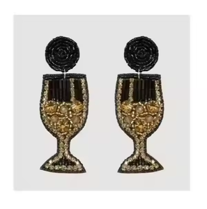 Boucles d'oreilles clous brodées multicolores classiques en forme de goutte MD Handicrafts pour les soirées féminines - Product Image 3