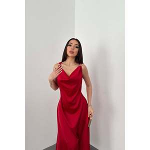 Vestido Rojo Satinado con Cuello en V y Hombros con Hebillas - Rojo - Product Image 2