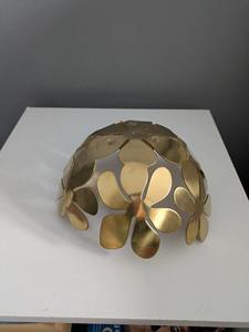 Cuenco Decorativo de Metal con Diseño de Flores Doradas Contemporáneo, para Decoración del Hogar, Almacenamiento de Frutas y Exhibición Festiva, de la India - Product Image 5