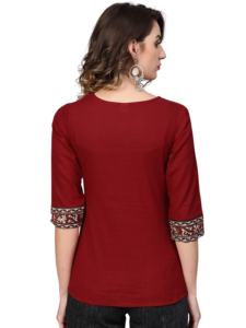 Haut régulier en coton slub marron imprimé kalamkari avec encolure en forme de trou de serrure et manches 3/4, taille S, conçu pour un port quotidien doux - Product Image 3